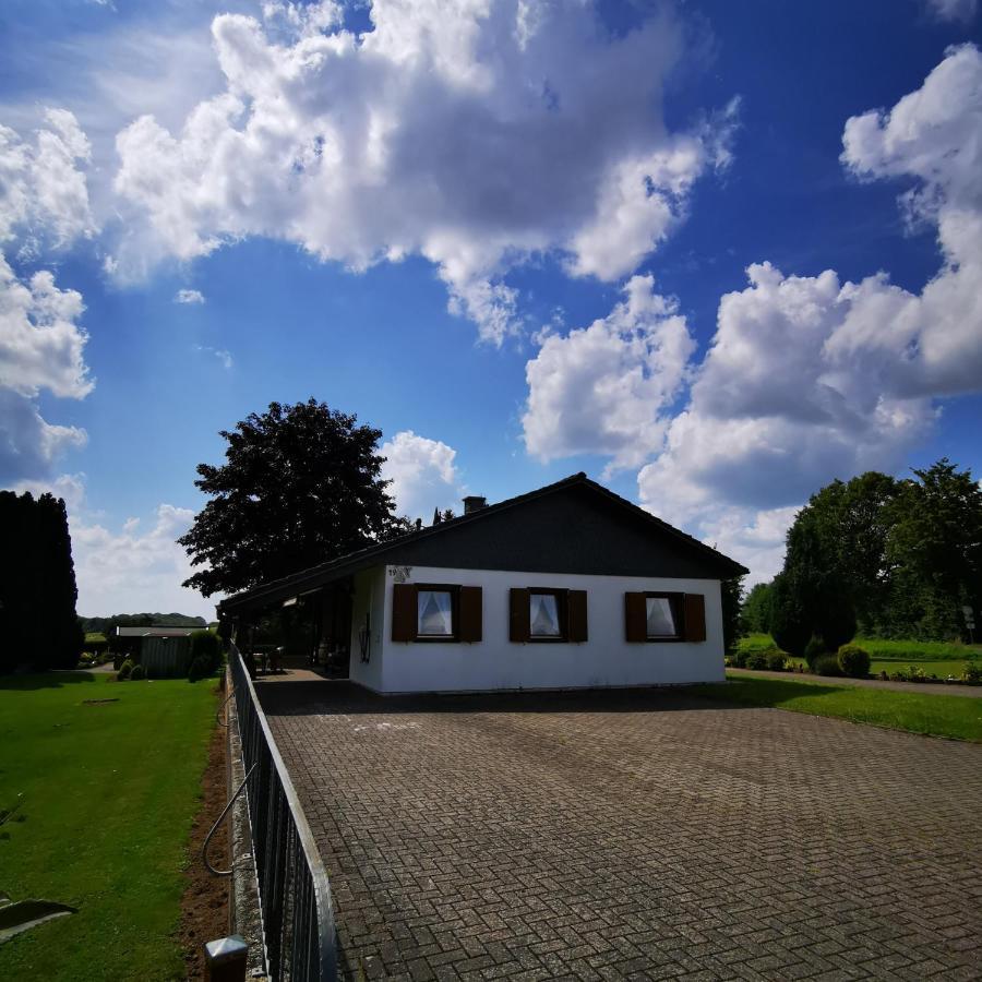 Bb19 Eifel-Ferienhaus Am Moseltal Mit Saunahaus Beuren  Eksteriør bilde